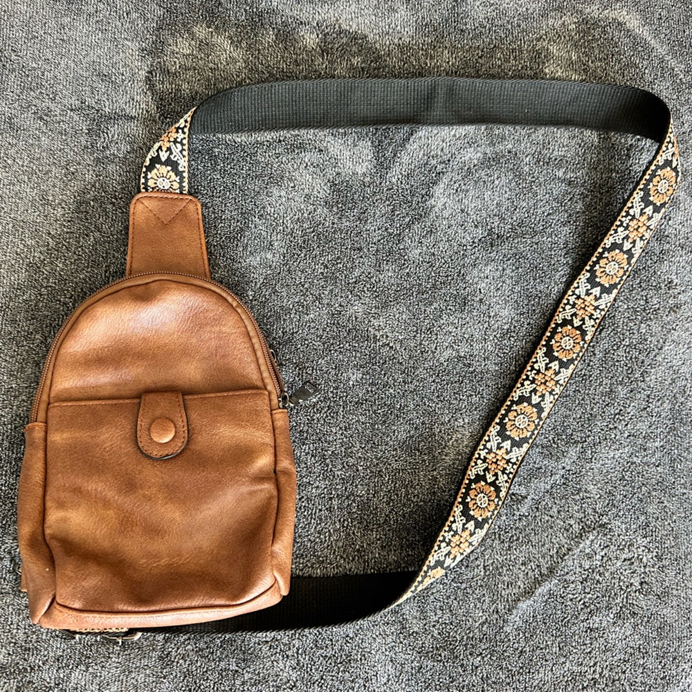 Opage - Women's Chic Brown Leather Crossbody Bag with Floral Strap
